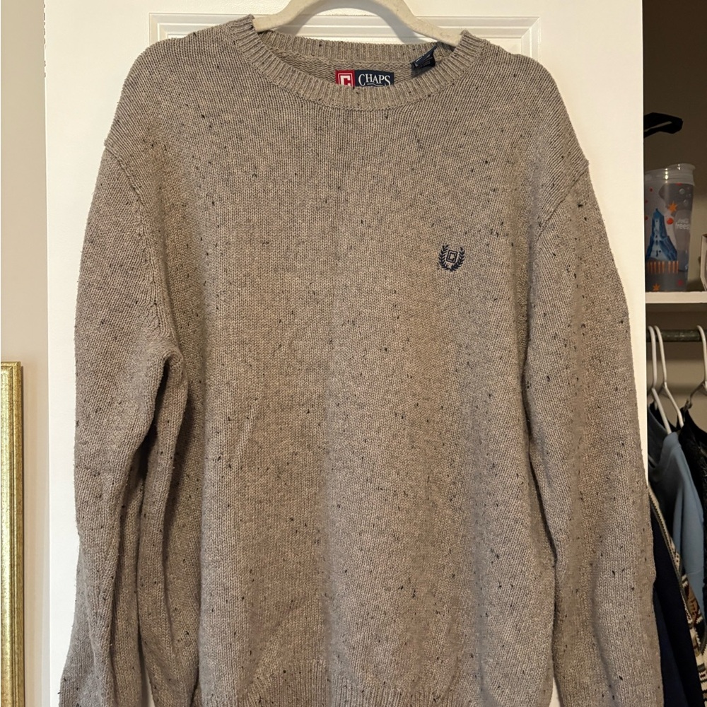 Chaps Gray Crewneck Sweater with Ribbed Details